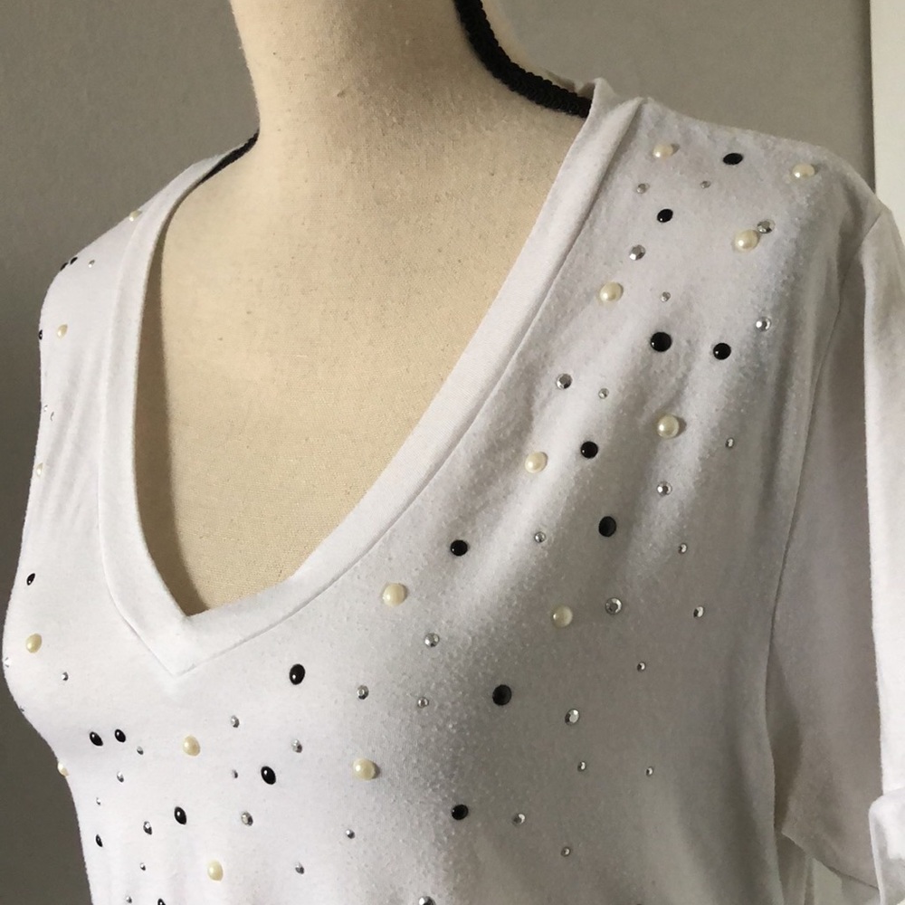 BELLY GLOW Maternity Studs/Pearls Decor V Neckline Tee | XL